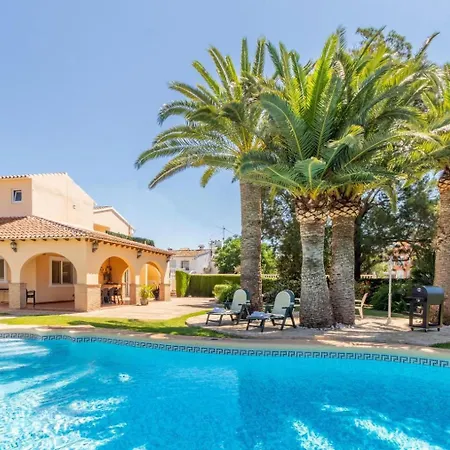 Haus Mit Privatem Pool, Garten Und Privatem Parkplatz