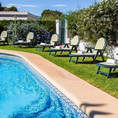 Haus Mit Privatem Pool, Garten Und Privatem Parkplatz