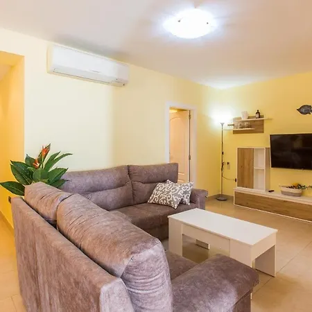 Haus Mit Privatem Pool, Garten Und Privatem Parkplatz *